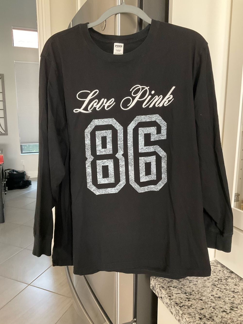 PINK Victoria's Secret Long Sleeve 'Love Pink 86' Tee - Black